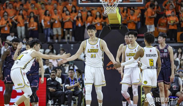 九游官网入口地址-广厦男篮训练开放日，赛前复出首秀引欢呼，欧篮联在即，更衣室氛围转暖(莫兰特复出首秀)