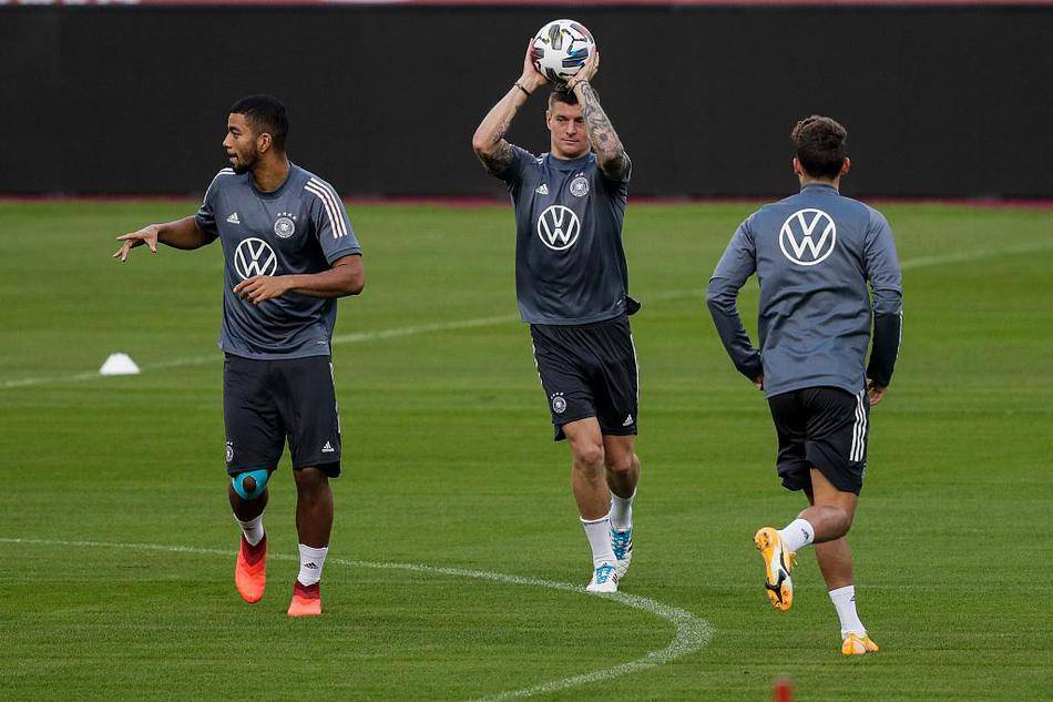 九游官网入口地址-关于赛前突围战来临，埃因霍温围绕社区盾迎来里程碑，底气十足，身体对抗强度拉满的信息